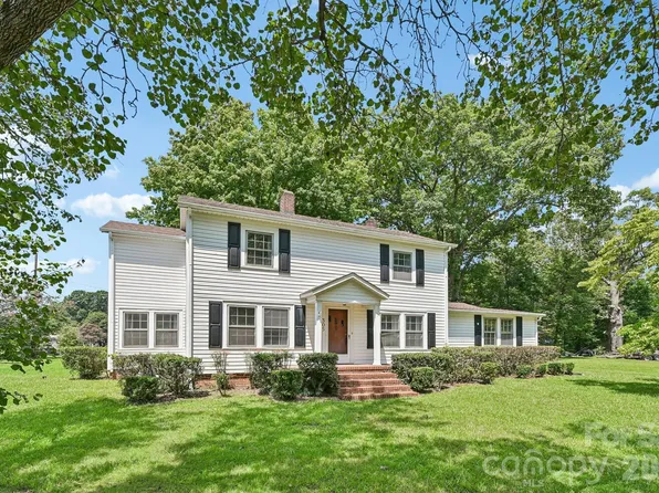 305 E Church St, Troutman, NC 28166