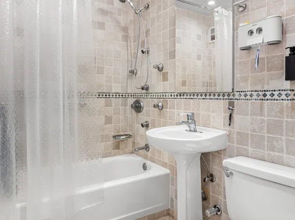 244 Madison Avenue image 8 of 12