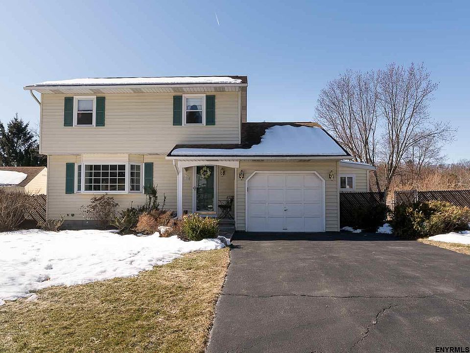 1st image of 12 Meadow Ln