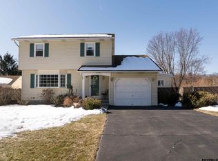 12 Meadow Ln, Albany, NY