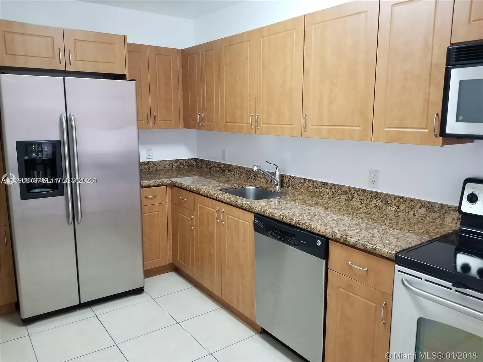 1 bed, 922 sqft, $2,450 — Photo 2