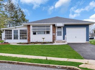 25 Gardenia Way, Toms River, NJ 08755