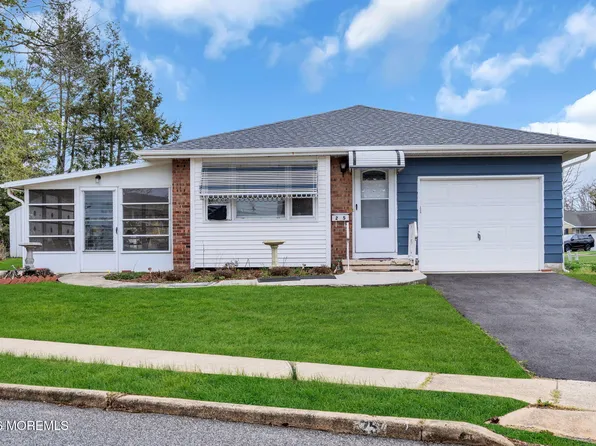 25 Gardenia Way, Toms River, NJ 08755