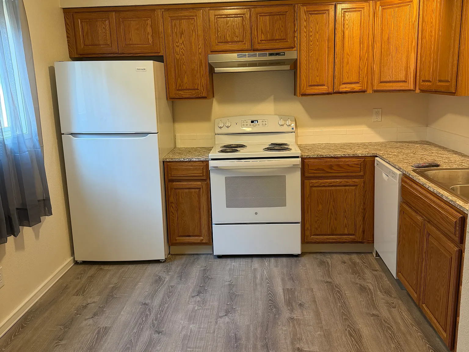 2 bed, 1.5 bath, 1000 sqft, $1,100 — Photo 1