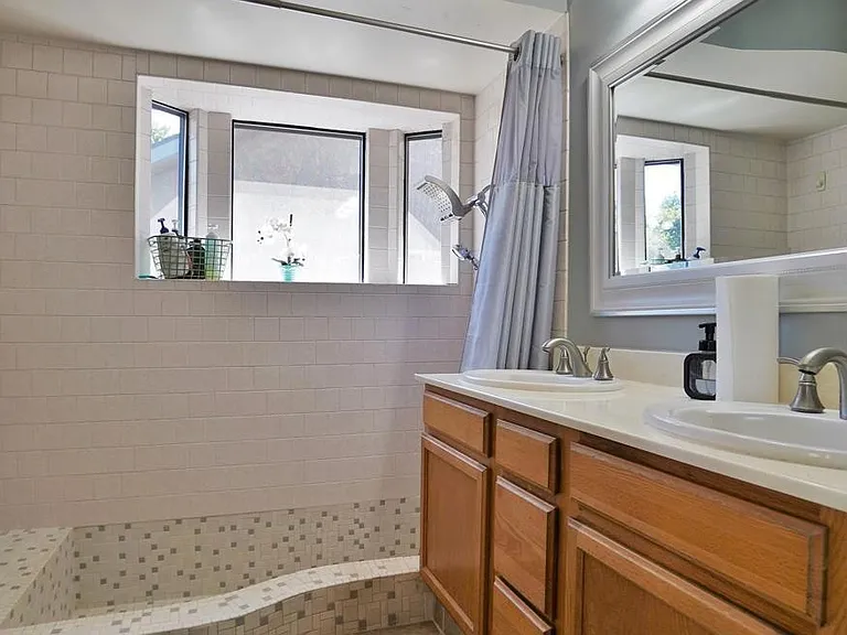 5823 E Washington Ave — Photo 49