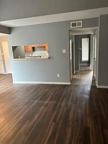 3 bed, 2.5 bath, 1412 sqft, $1,675 — Photo 3
