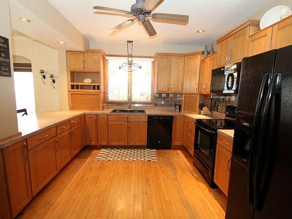2nd image of 729 Broadway St