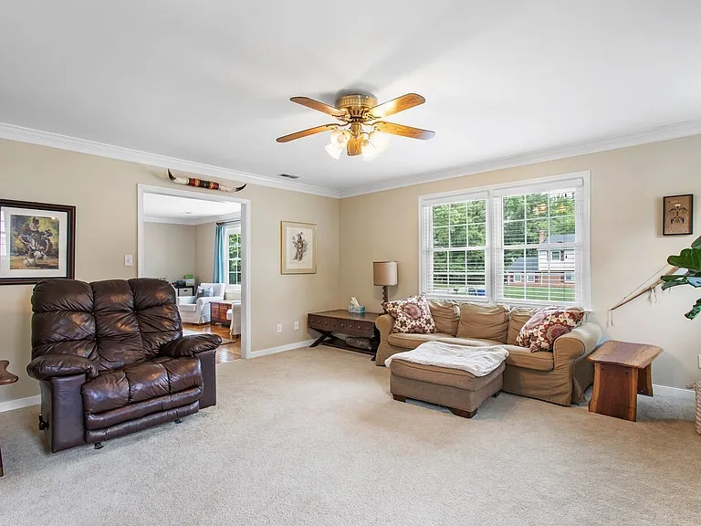 4533 Haymarket Ln — Photo 15