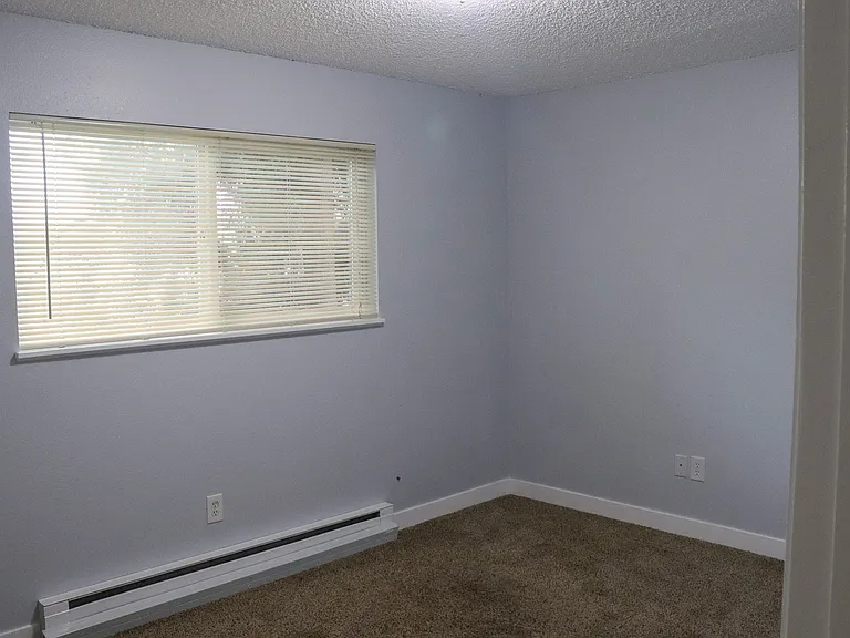 302 S McLoughlin Blvd #306 — Photo 2
