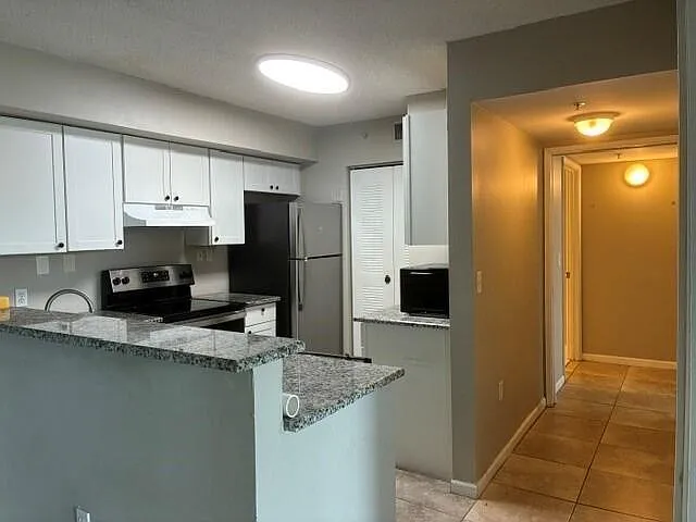 3 bed, 2.0 bath, 1227 sqft, $2,550 — Photo 3