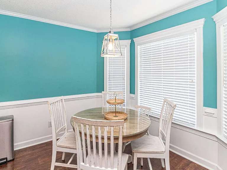 200 Ashworth Dr — Photo 28