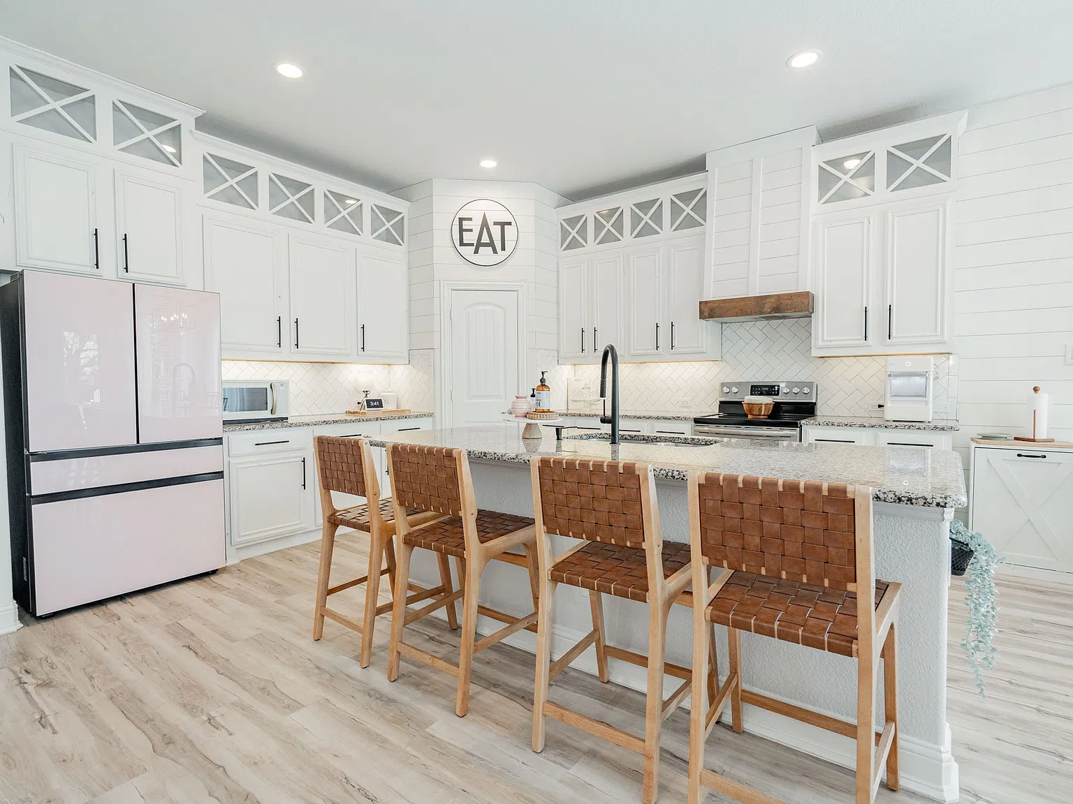 4 bed, 2010 sqft, $2,550 — Photo 3