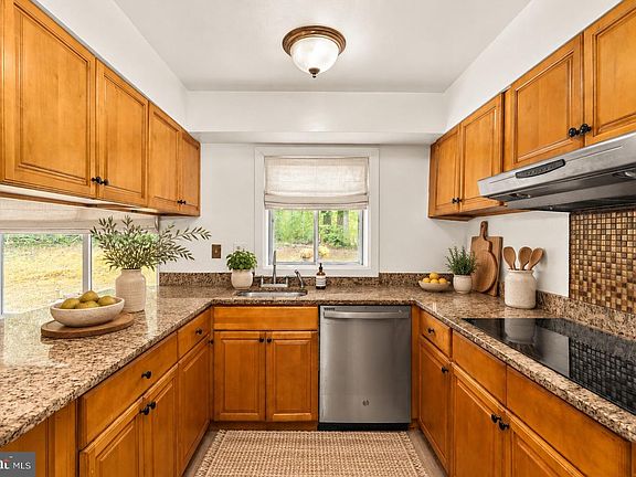 5th image of 9203 Twin Hill Ln