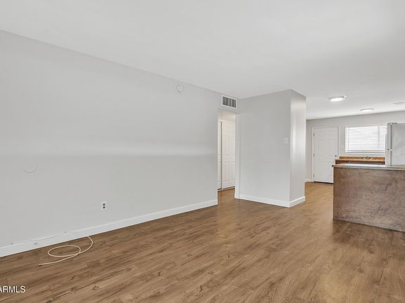 5th image of 1901 W WELDON Avenue #1