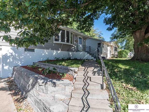 2nd image of 814 Tipperary Dr
