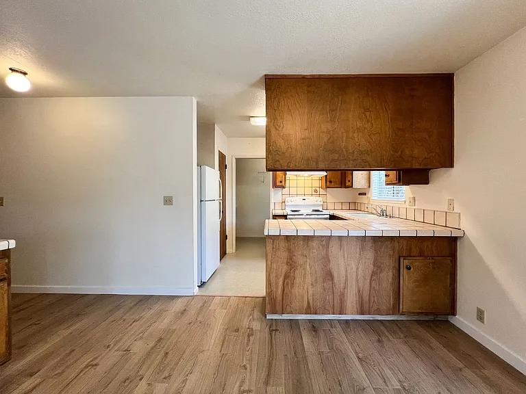 2224-2252 W Clay St — Photo 9
