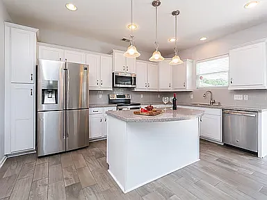 6 bed, 3064 sqft, $1,100 — Photo 2