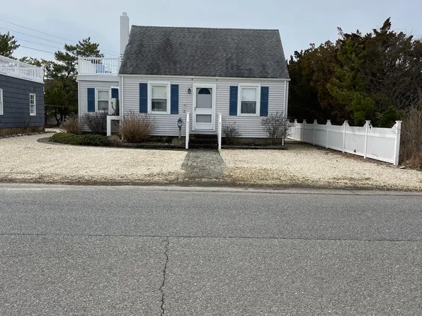 256 13th St, Beach Haven, NJ 08008