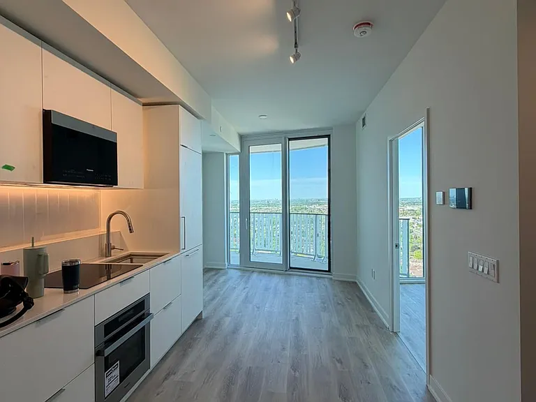 1 Fairview Rd E #3010 — Photo 11
