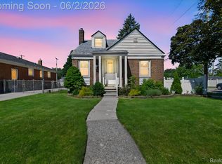 7604 Robinson Ave, Allen Park, MI 48101