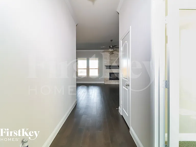 109 Independence Dr — Photo 2