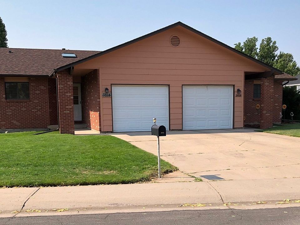 This is a duplex. Left side is vacant.