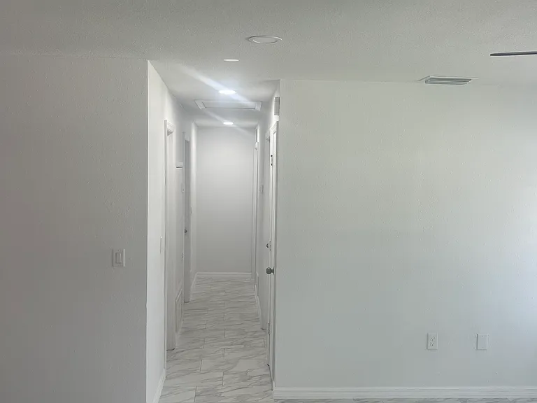 2319 Stratford Dr — Photo 2