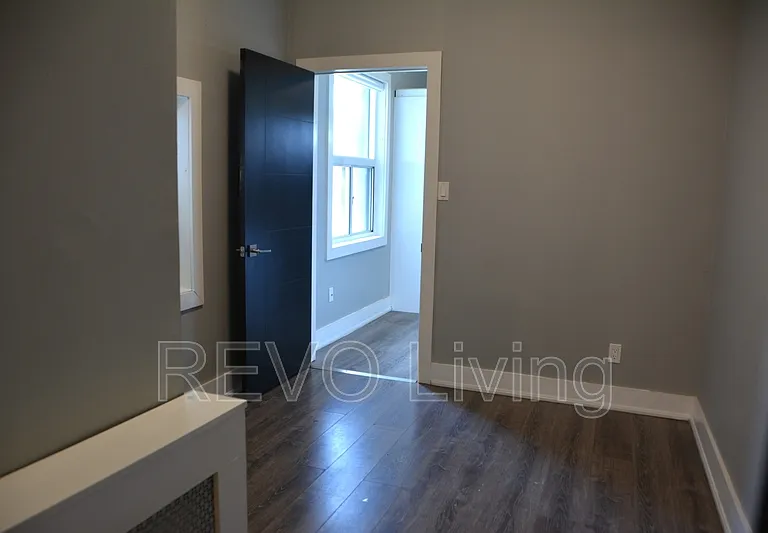 292 Welland Ave #AVE1 — Photo 4