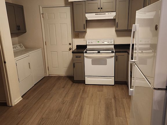 2nd image of 2511 Hideaway Dr S