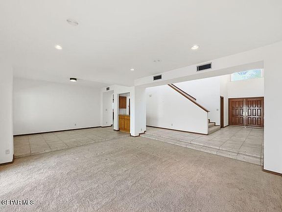 5th image of 1092 Thunderbird Dr