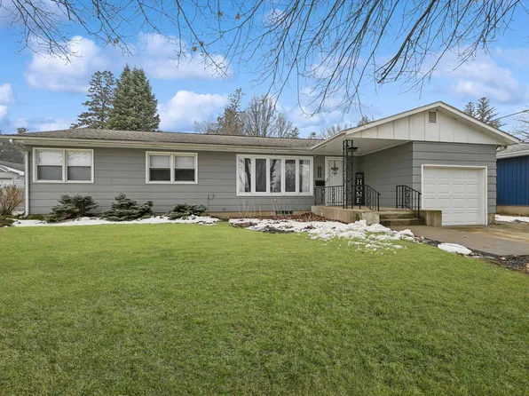 1026 1st St SE, Waverly, IA 50677