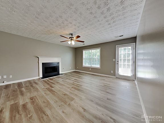 5th image of 2095 Pleasant Hollow Dr