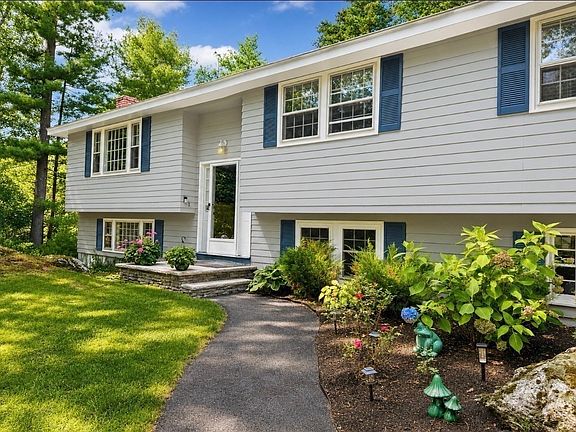 2nd image of 18 Lido Ln