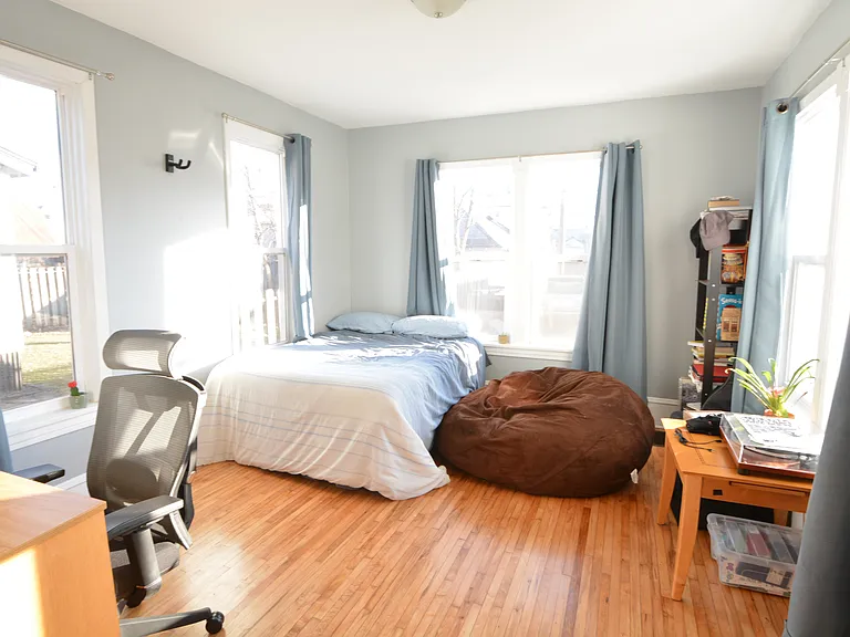 Main Bedroom #3 $660 11' X 13' walk in closet