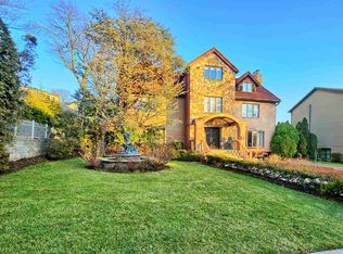 1060 Briar Way, Fort Lee, NJ 07024