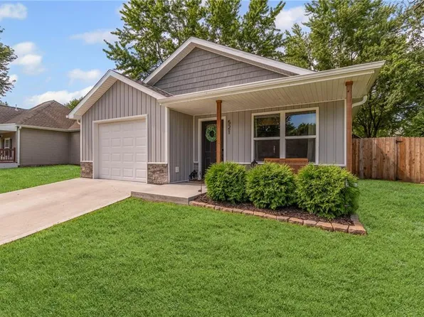 521 E Bird St, Hamilton, MO 64644