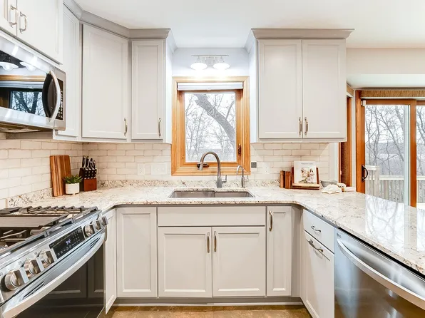 7212 Stagecoach Trl, Lino Lakes, MN 55014