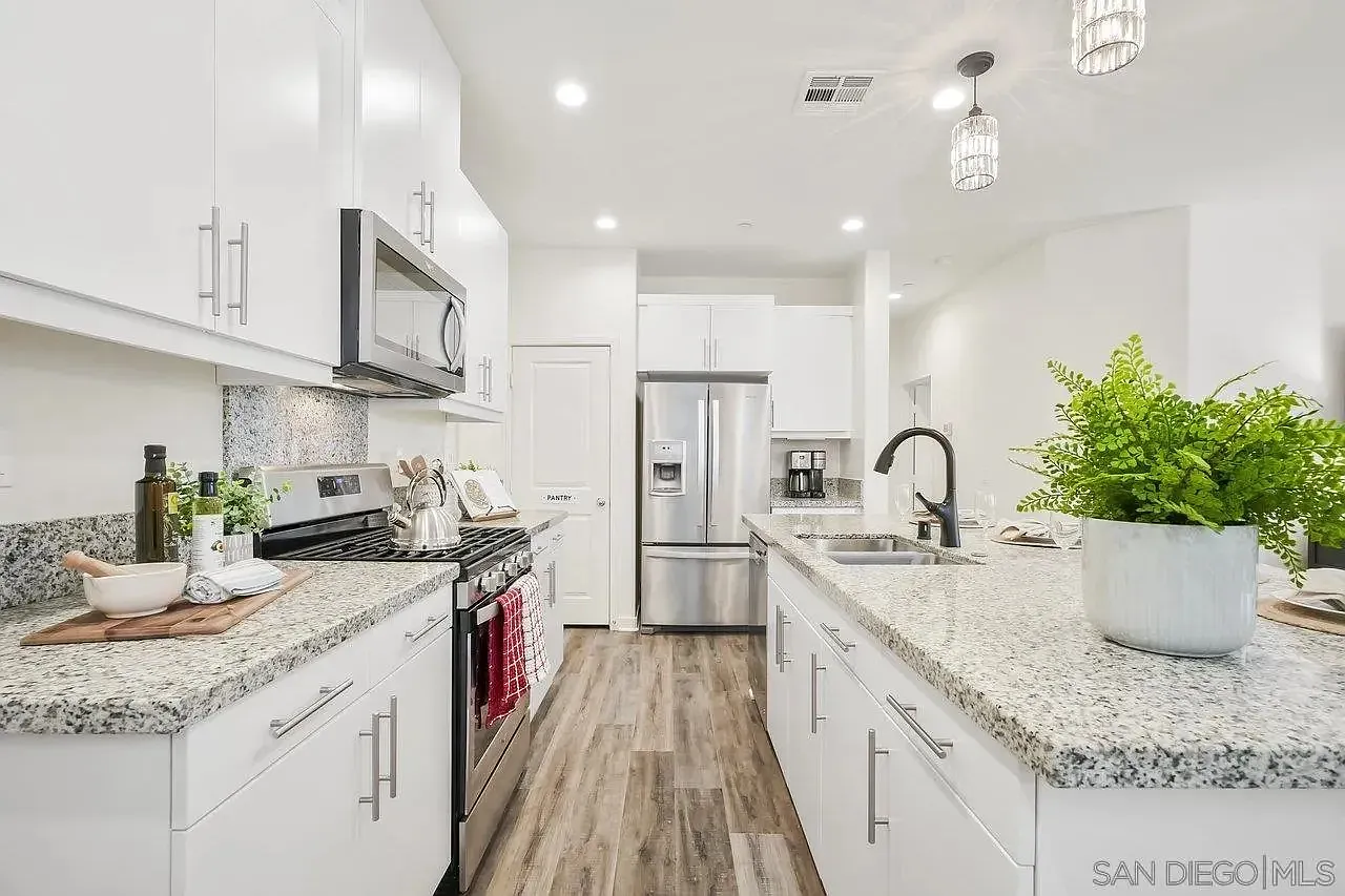 4 bed, 1826 sqft, $4,200 — Photo 4