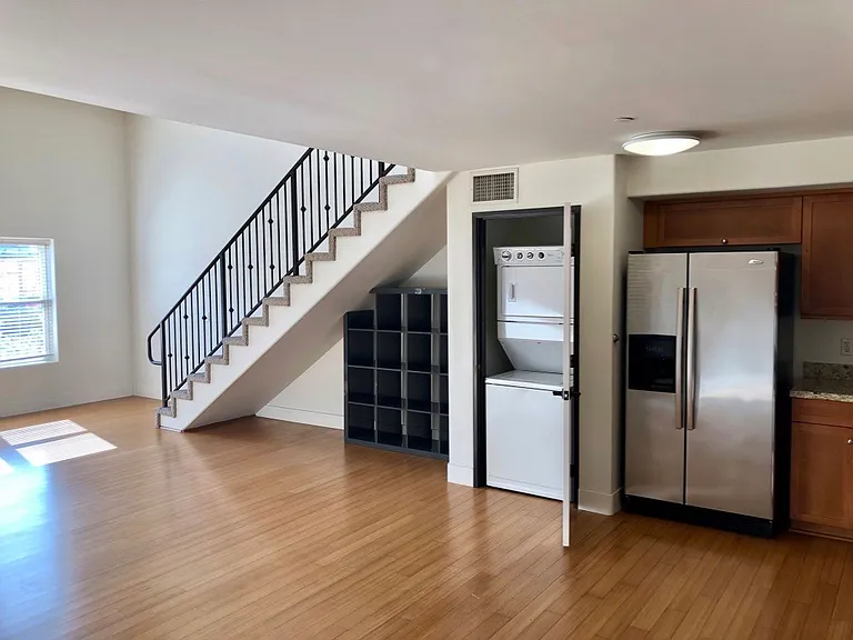 255 W 7th St #20 — Photo 5