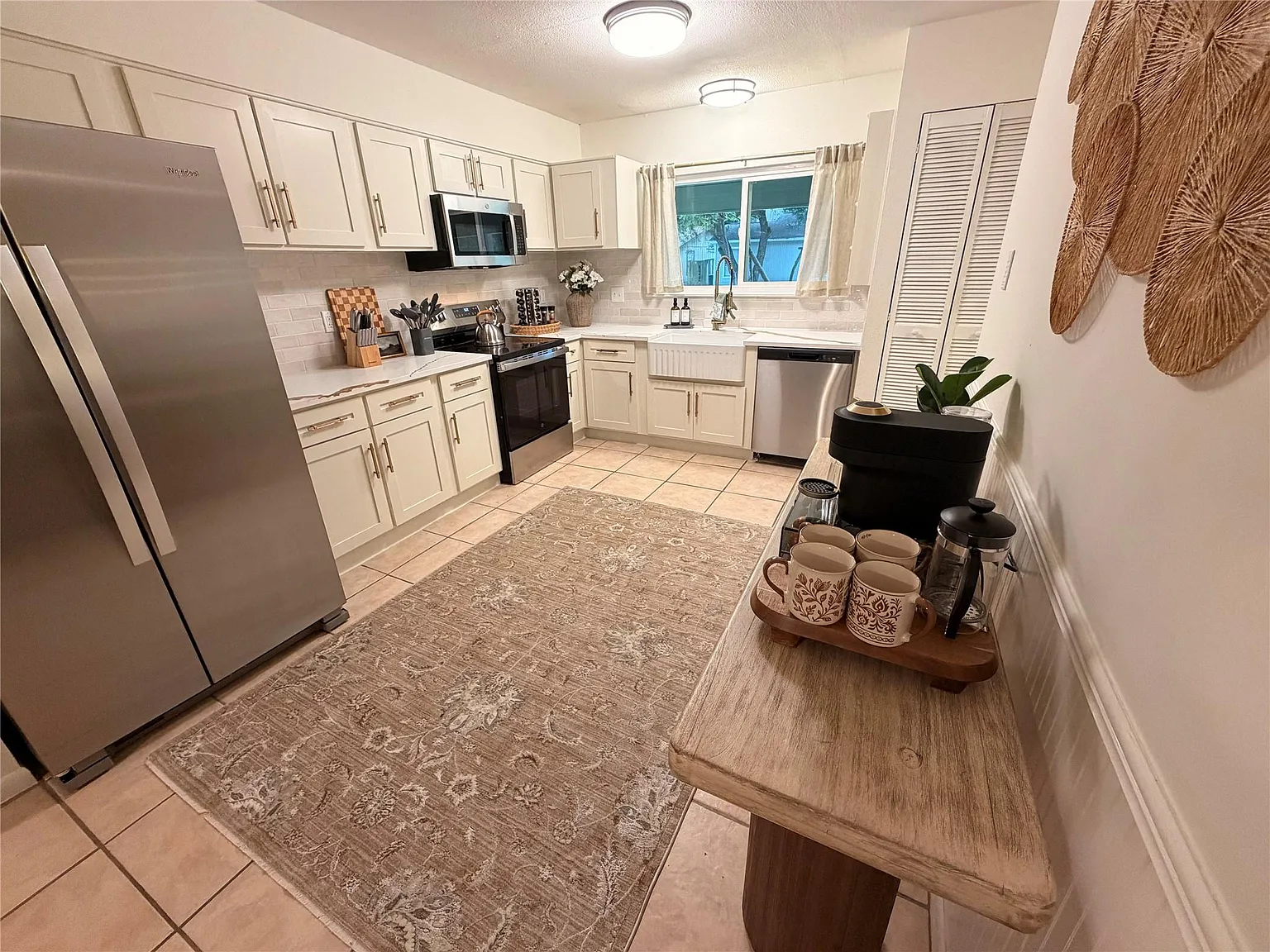 3 bed, 1213 sqft, $2,700 — Photo 3