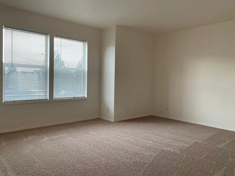 2922 NE Two Nikki Ct — Photo 12