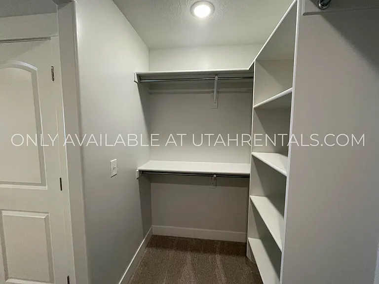 4237 W 2010 N — Photo 16