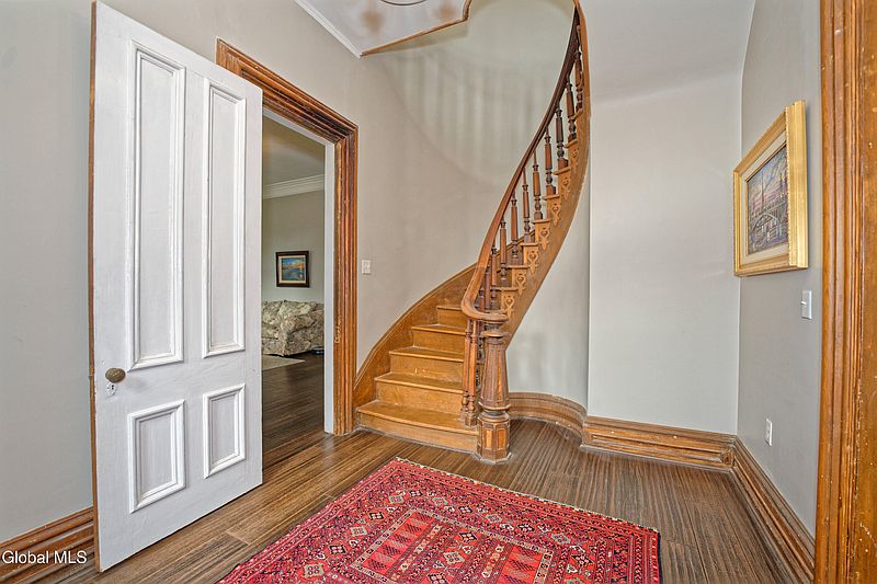 5th image of 647 Hudson Avenue