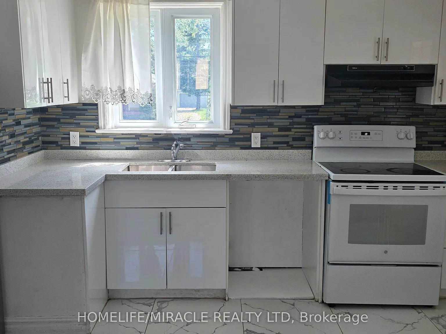 3 bed, $2,400 — Photo 4