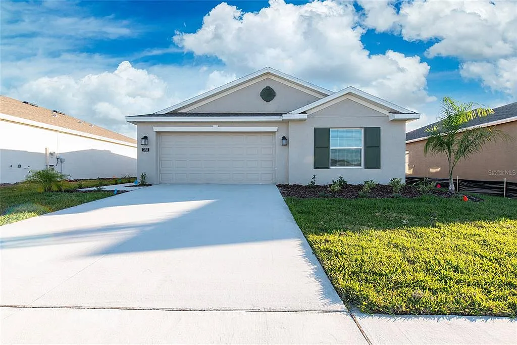 4 bed, 2.0 bath, 1844 sqft, $2,000 — Photo 2