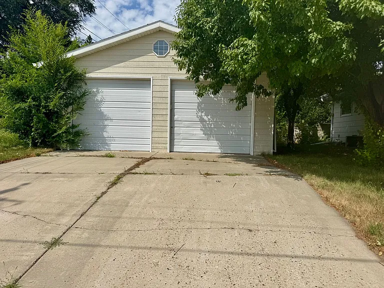 1716 Porter Ave — Photo 3