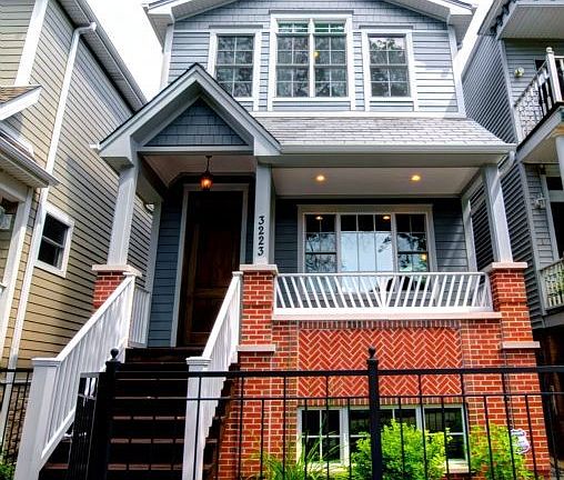 2nd image of 3223 N Hoyne Ave