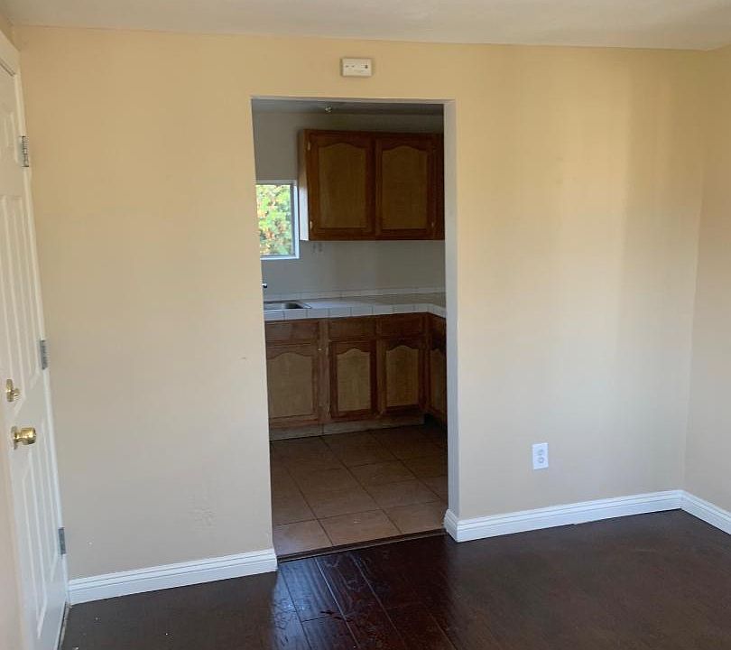 2nd image of 967 W 3rd St