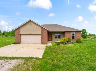 1812 Farmland Rd, Marshfield, MO 65706