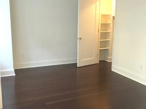 60 Riverside Boulevard image 5 of 11